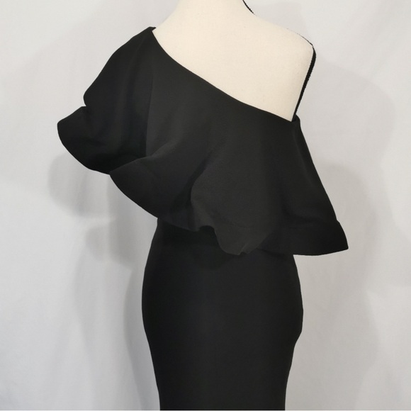 Lulu’s black off the shoulder maxi dress - Picture 6 of 9